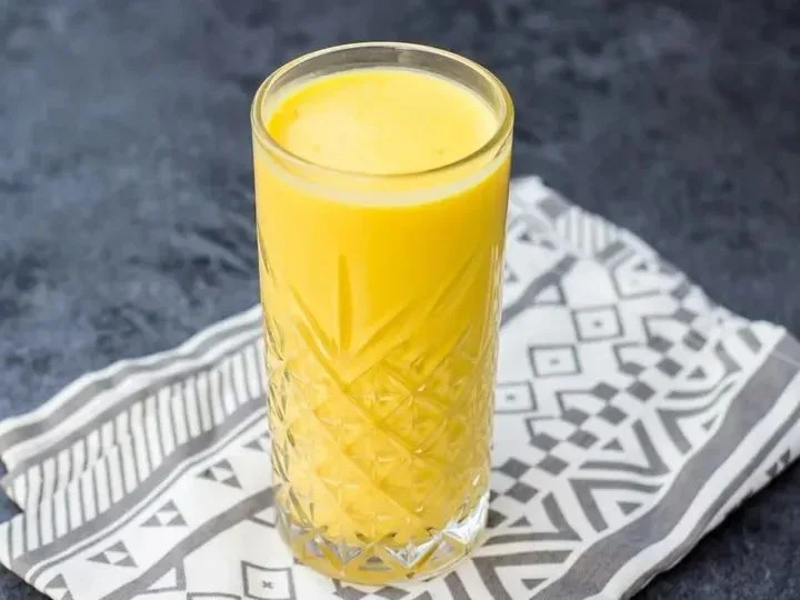 Mango lassi z menu Bombaj Masala